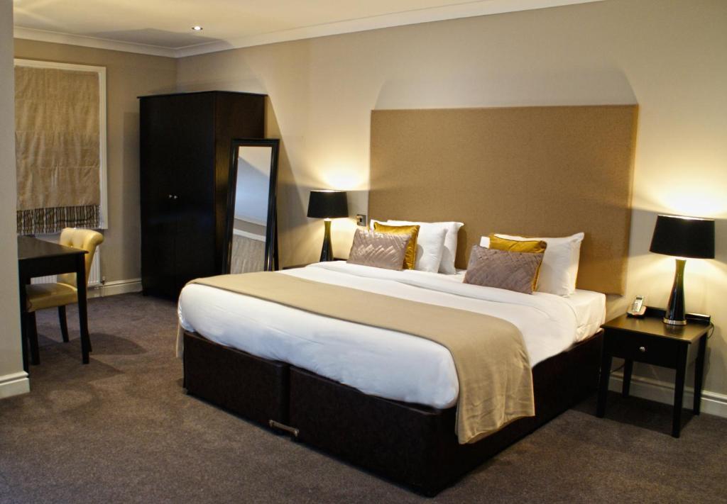 The Wyastone Hotel Cheltenham Room photo
