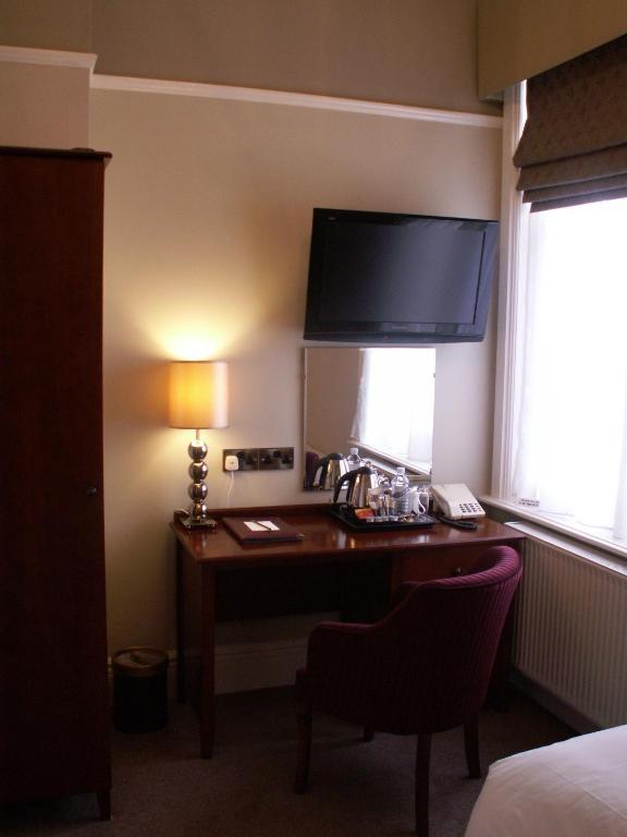 The Wyastone Hotel Cheltenham Room photo